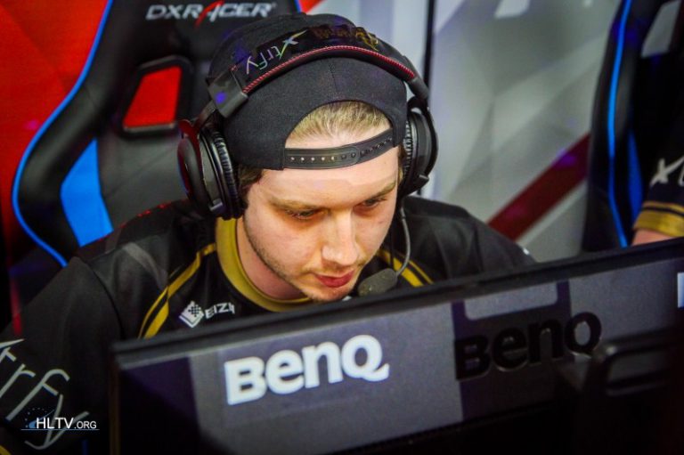 Maikelele de volta no LGB