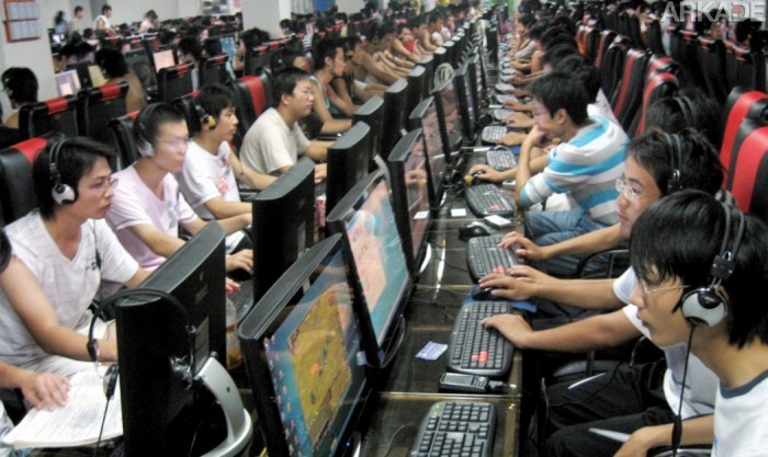 chinese-internet-users-in-internet-cafe1-700x417