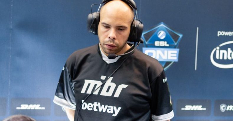 No twitter, dead fala sobre o caso do bug do coach